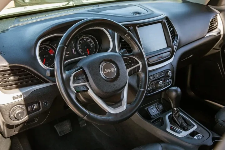 2018 Cherokee Latitude Plus F image 10