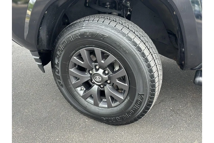 $33883 : Silver Certified 2020 Tacoma image 5