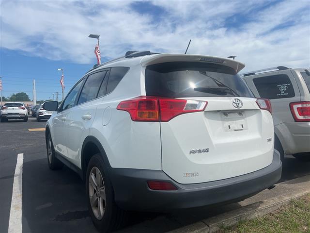 $8000 : PRE-OWNED 2014 TOYOTA RAV4 XLE image 8