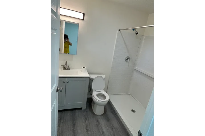 $1470 : Bell Gardens Renta Ready!! image 6