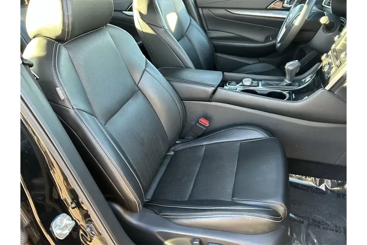 $22508 : Nissan Maxima 2023 3.5 SV 4d image 10