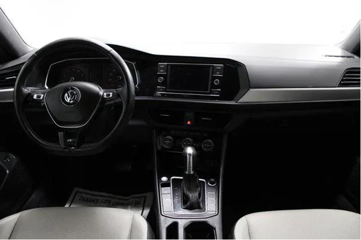 $14991 : Volkswagen Jetta 2019 R-Line image 2