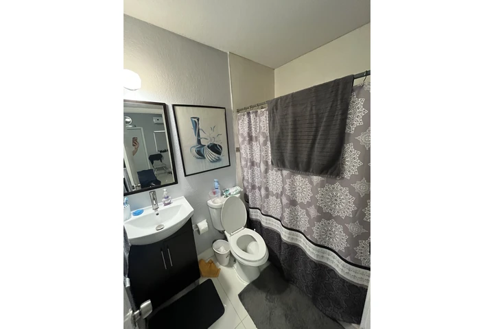 $1300 : Se renta totalmente independie image 8