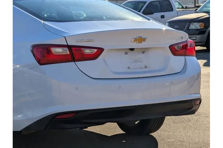 $18033 : Chevrolet Malibu 2024 LT 4dr image 6