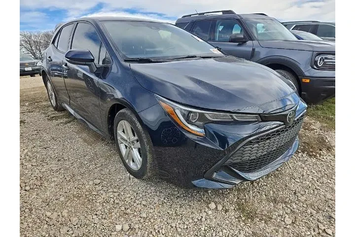 $17329 : Toyota Corolla Hatchback 202 image 4