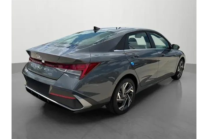 $25305 : Hyundai ELANTRA 2024 SEL 4dr image 5