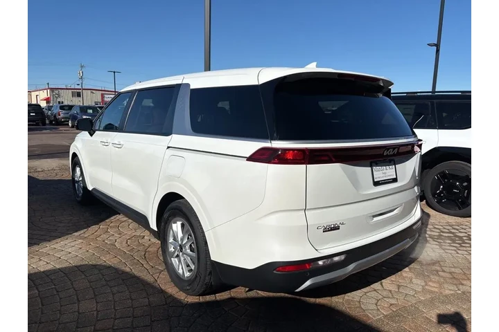 2023 Carnival LX image 7