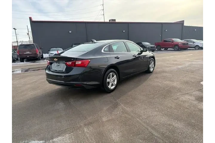 $17980 : Chevrolet Malibu 2023 LT 4dr image 8