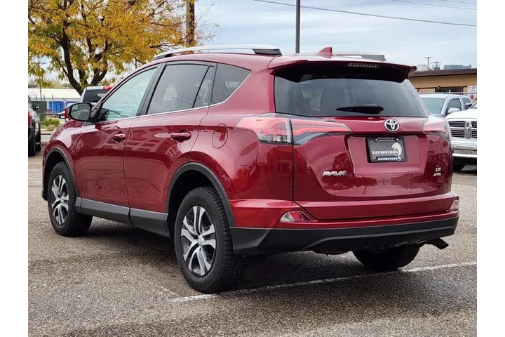$16974 : 2018 RAV4 LE image 8