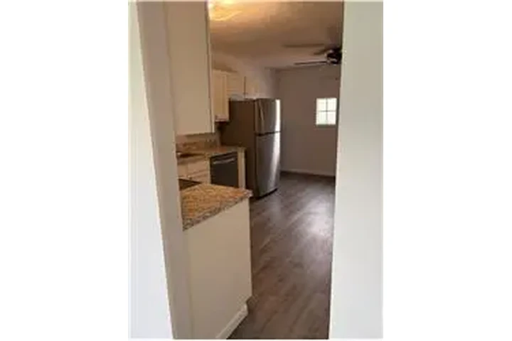 $1595 : Rental property with 3 bedro image 4