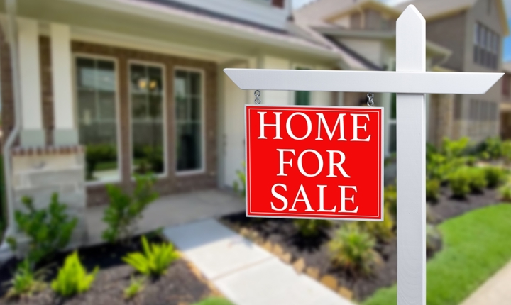 Casa con anuncio de venta