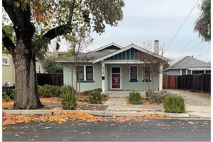 $800 : Spacious bright and airy 2 bed image 1