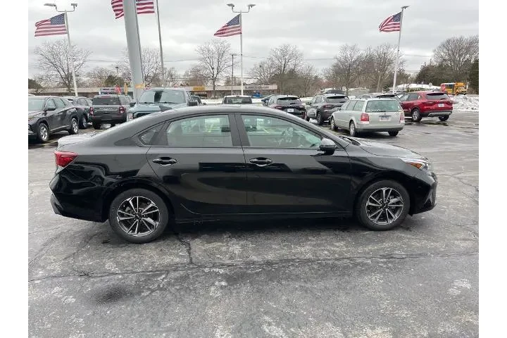 $16988 : Kia Forte 2024 LXS 4dr Sedan image 6