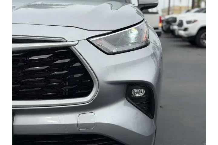 $36303 : Toyota Highlander 2022 XLE 4 image 7