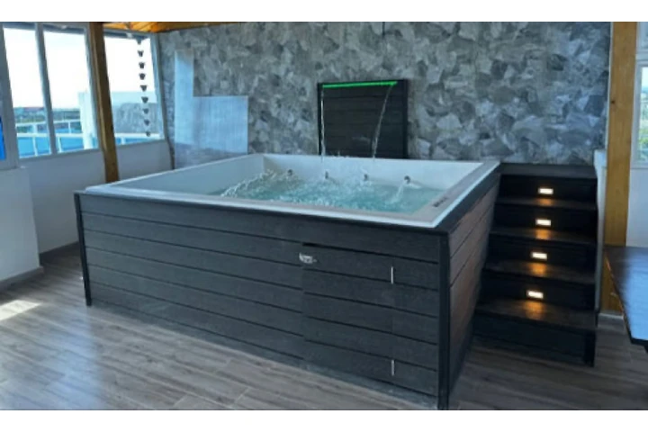 California 777 Pool Fiberglass image 7