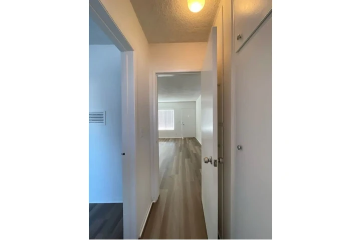 $1550 : 1 Bedroom Apt in Inglewood image 6