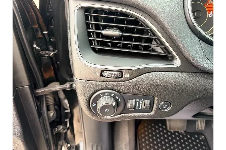 $29855 : Jeep Cherokee 2022 4x4 Trail image 8