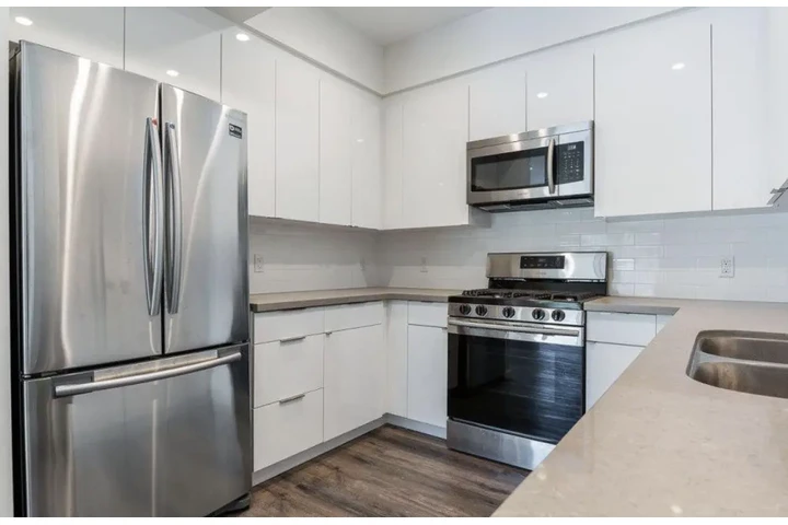 $1900 : 2-BED 2BATH APT IN CENTRAL LA image 5