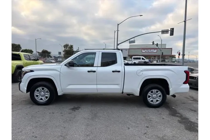 $39988 : Toyota Tundra 2025 4x4 SR 4d image 3