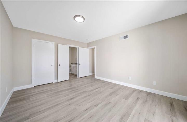 $1400 : Luxury Apartment image 2