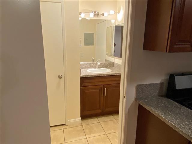 $2025 : Amazing 1 Bed 1 Bathroom image 4