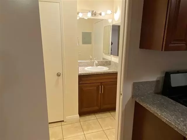 $1400 : Amazing 1 Bed 1 Bathroom image 4