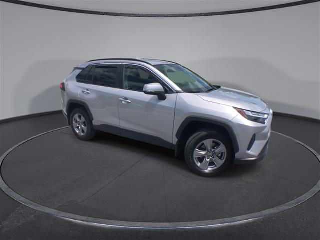 $27900 : PRE-OWNED 2022 TOYOTA RAV4 XLE image 2