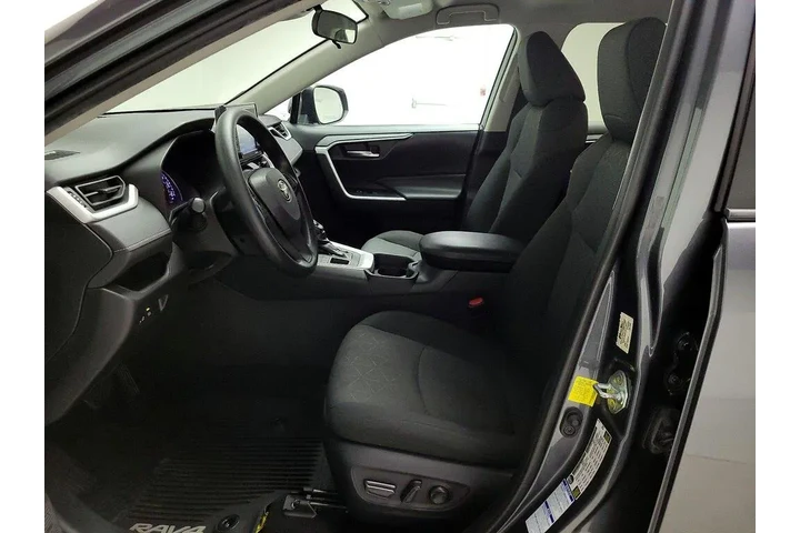 $20998 : Toyota RAV4 2021 AWD XLE 4dr image 3