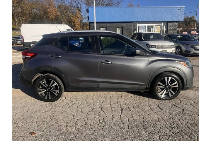 $8999 : 2020 Kicks SV image 5