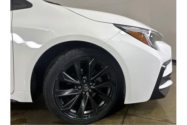 $23879 : Gold Certified2023 COROLLA SE image 9