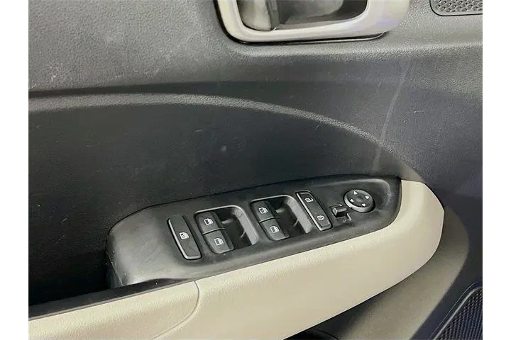 $20925 : Hyundai VENUE 2024 SEL 4dr C image 9