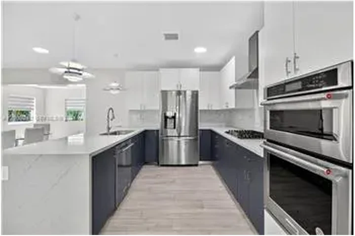 $6900 : Rental property with 3 bedro image 9