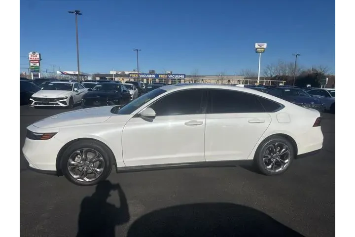 $23495 : Honda Accord 2023 EX 4dr Sed image 2