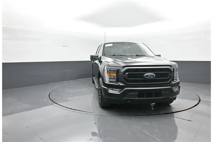 $37844 : Ford F-150 2023 4x4 XLT 4dr image 2