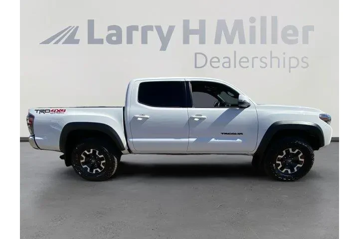 Toyota Tacoma 2023 4x4 SR5 V image 6