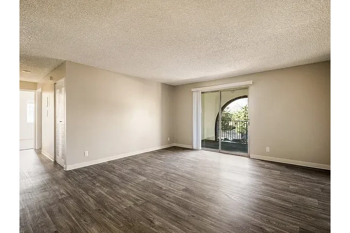 $970 : 8000 Montgomery Blvd NE, Albuq image 3