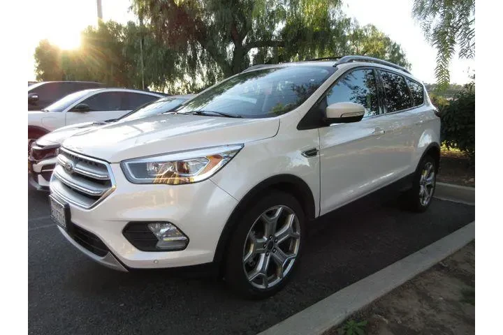 $17999 : Ford Escape 2019 Titanium 4d image 1