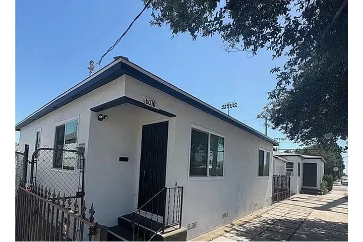 $1799 : Home...Huntington Park, CA image 1