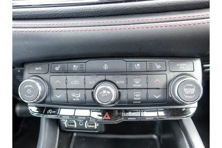 $27606 : Dodge Durango 2023 AWD GT 4d image 4