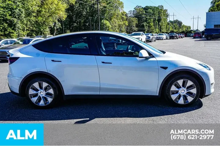 $31920 : Tesla Model Y 2022 AWD Long image 9