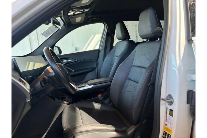 2023 BMW X1 xDrive28i image 7