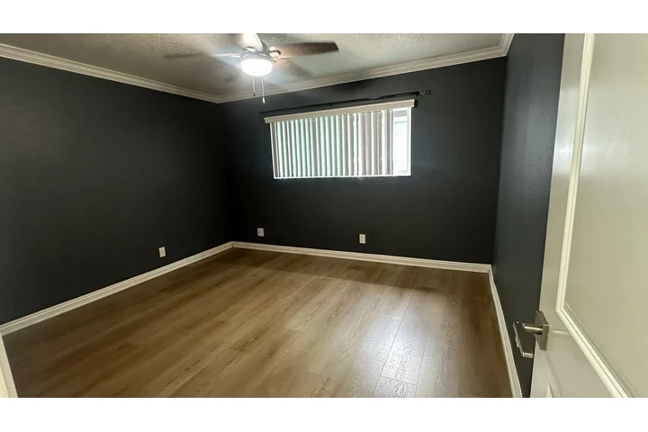 $1200 : Cuarto de renta con baño image 1