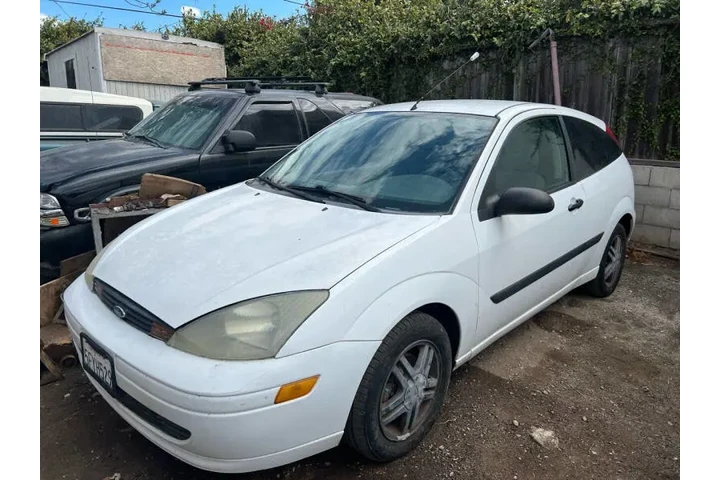 $4900 : 2003 Focus ZX3 image 3