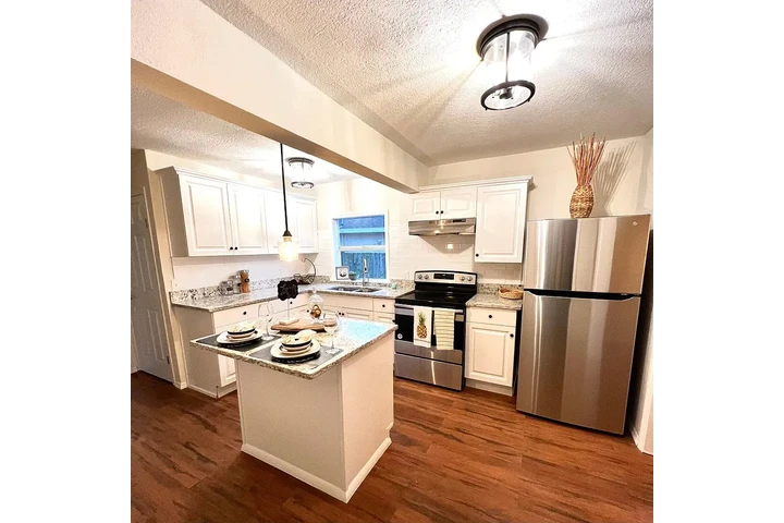 $900 : Casa bellamente renovada con image 3