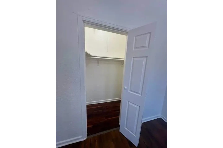 $1975 : 1 BEDROOM APARTMENT image 4