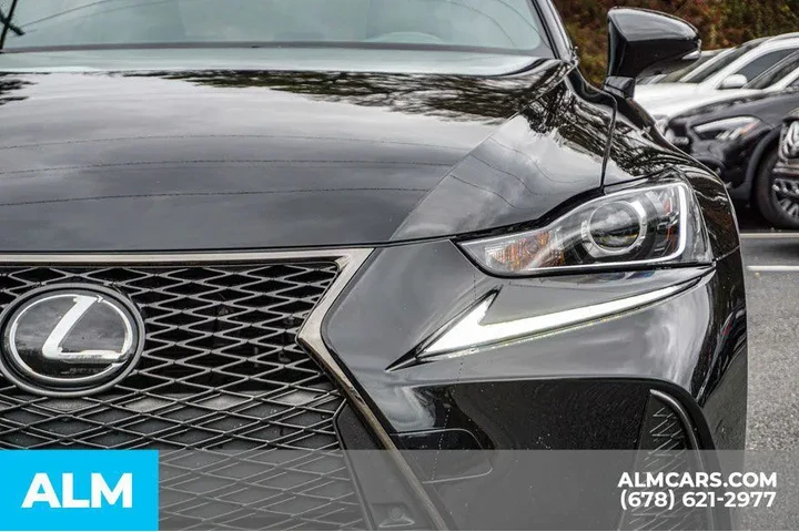 $32920 : Lexus IS 350 2020 4dr Sedan image 10