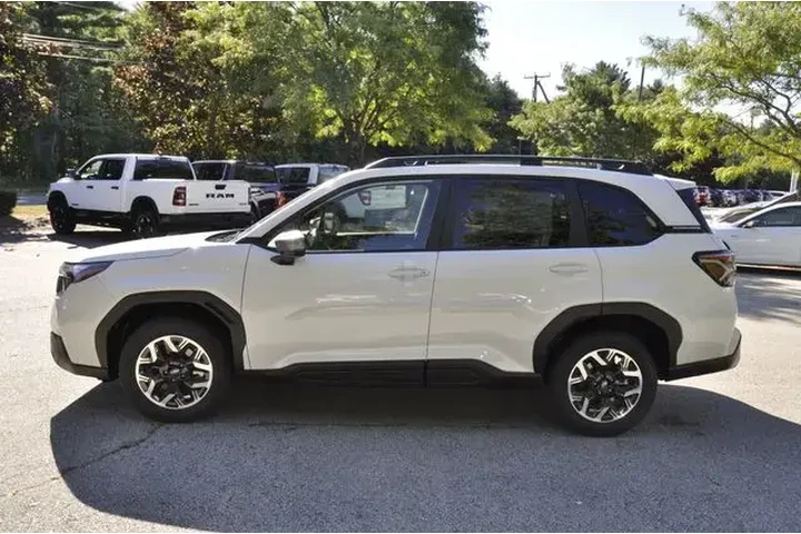 $29990 : Subaru Forester 2025 AWD Pre image 5