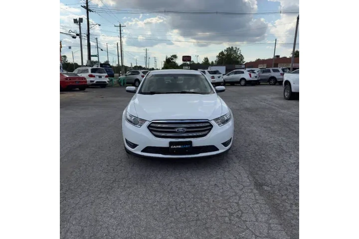 2018 Taurus SEL image 3