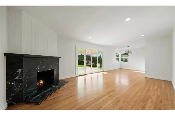 $2500 : Nine Home for rent in Los Ange image 2