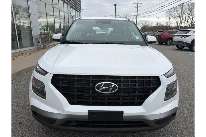 $20977 : Hyundai VENUE 2026 SE 4dr Cr image 2